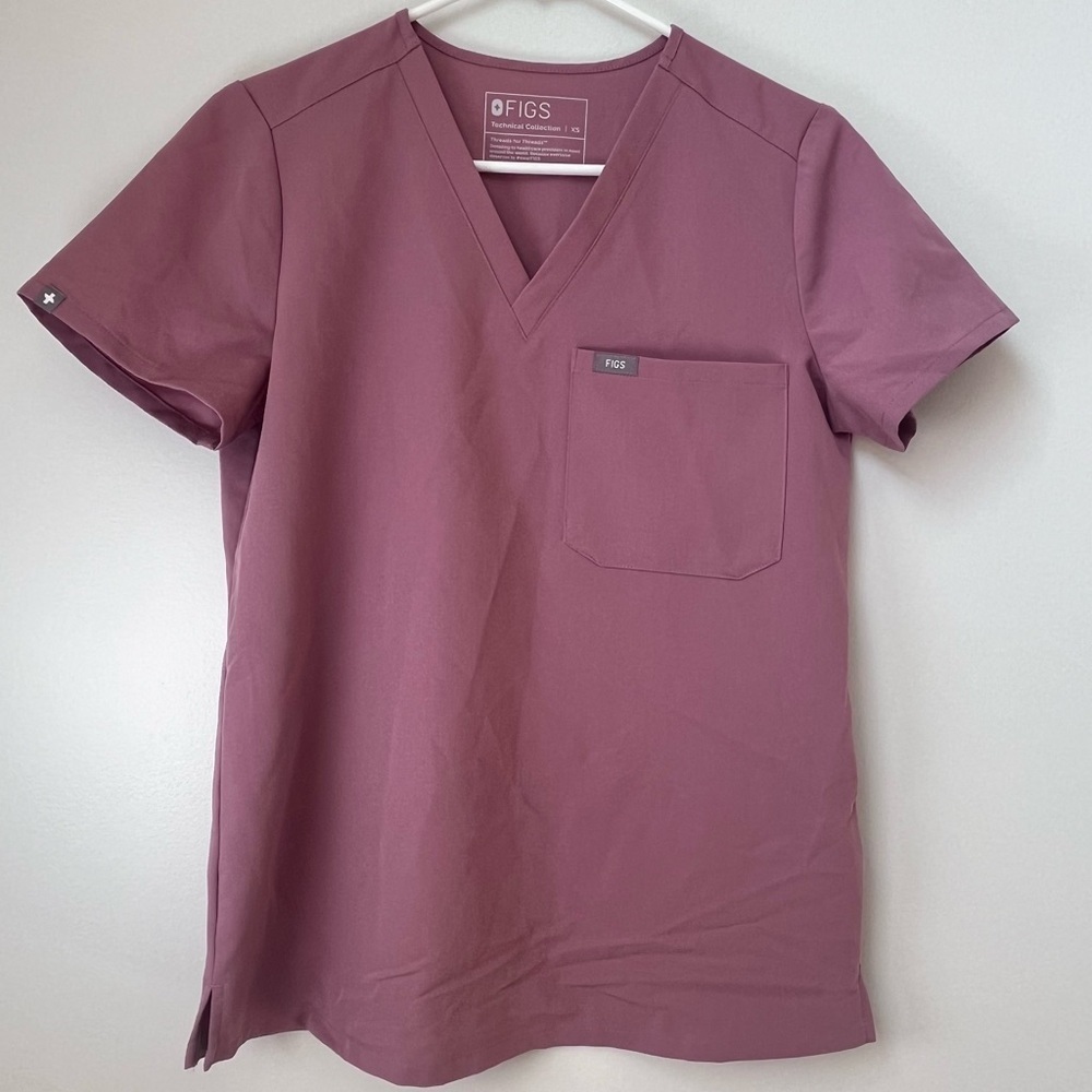 Figs Women's Blush Pink Scrub Top V-neck Pocket Technical Collection Size XS